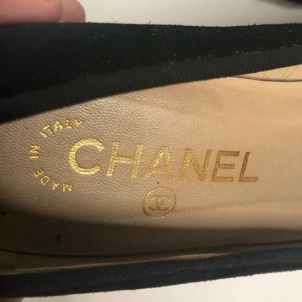 CHANEL Suede Heels - Picture 5 of 11